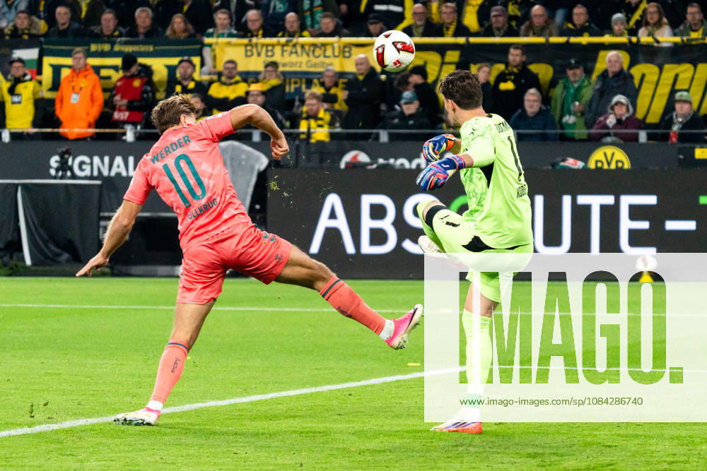 Deutschland: 1. Bundesliga 2026 2027, 5. Spieltag: Borussia Dortmund vs. Werder Bremen 09.10.2026 Signal Iduna Park (Nordrhein-Westfalen) Gregor Kobel (Borussia Dortmund, 1) Niclas Füllkrug ( 10)