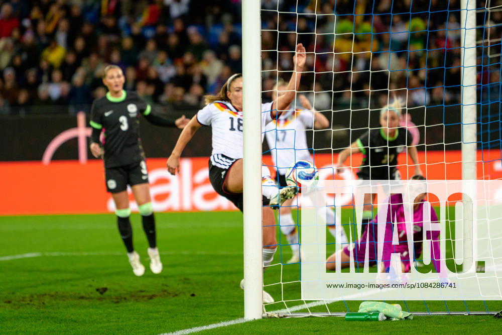 Fußball, Nationalmanschaft Freundschaftsspiel Frauen, 20261009, Deutschland - Australien. Im Bild Tor 1:0 Torschützin, Melissa Kössler (Deutschland). Karlsruhe BBBank Wildpark Baden-Württemberg Deutschland