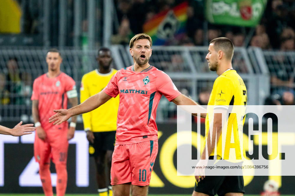 Deutschland: 1. Bundesliga 2026 2027, 5. Spieltag: Borussia Dortmund vs. Werder Bremen 09.10.2026 Signal Iduna Park (Nordrhein-Westfalen) Niclas Füllkrug ( 10) Frust Ärger Emotionen Traurig Waldemar Anton (Borussia Dortmund, 3)