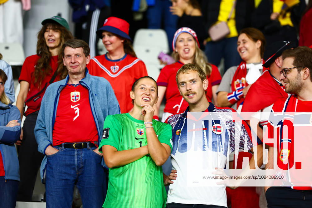 Women s World Cup Qualifier: Romania vs. Norway, Bucharest, October 9, 2026. Fans celebrate after the World Cup qualifying soccer match between Romania and Norway at Stadionul Arcul de Triumf in Bucharest. Photo: Nikola Krstic, NTB. . RESTRICTED USE FOR BETTING COMPANIES.