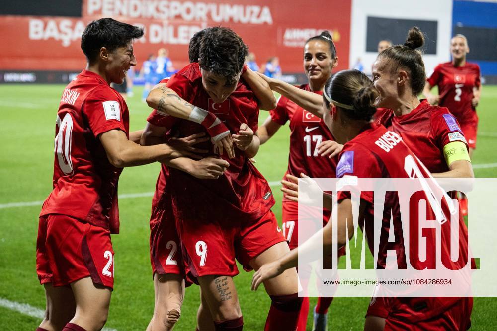 Turkiye v Slovenia - FIFA Women s World Cup 2027 European Qualifiers ISTANBUL, TURKIYE - OCTOBER 09: Kader Hancar (9) of Turkiye celebrates with her teammates after scoring a goal during the FIFA Women s World Cup 2027 European Qualifiers Play-offs Round 1 First Leg between Turkiye and Slovenia at Pendik Stadium in Istanbul, Turkiye, on October 09, 2026. Didem Mente Anadolu Istanbul Turkey. Editorial use only. Please get in touch for any other usage.