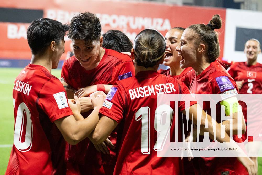 Turkiye v Slovenia - FIFA Women s World Cup 2027 European Qualifiers ISTANBUL, TURKIYE - OCTOBER 09: Kader Hancar (9) of Turkiye celebrates with her teammates after scoring a goal during the FIFA Women s World Cup 2027 European Qualifiers Play-offs Round 1 First Leg between Turkiye and Slovenia at Pendik Stadium in Istanbul, Turkiye, on October 09, 2026. Didem Mente Anadolu Istanbul Turkey. Editorial use only. Please get in touch for any other usage.