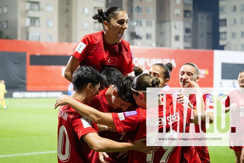 Turkiye v Slovenia - FIFA Women s World Cup 2027 European Qualifiers ISTANBUL, TURKIYE - OCTOBER 09: Kader Hancar (9) of Turkiye celebrates with her teammates after scoring a goal during the FIFA Women s World Cup 2027 European Qualifiers Play-offs Round 1 First Leg between Turkiye and Slovenia at Pendik Stadium in Istanbul, Turkiye, on October 09, 2026. Didem Mente Anadolu Istanbul Turkey. Editorial use only. Please get in touch for any other usage.