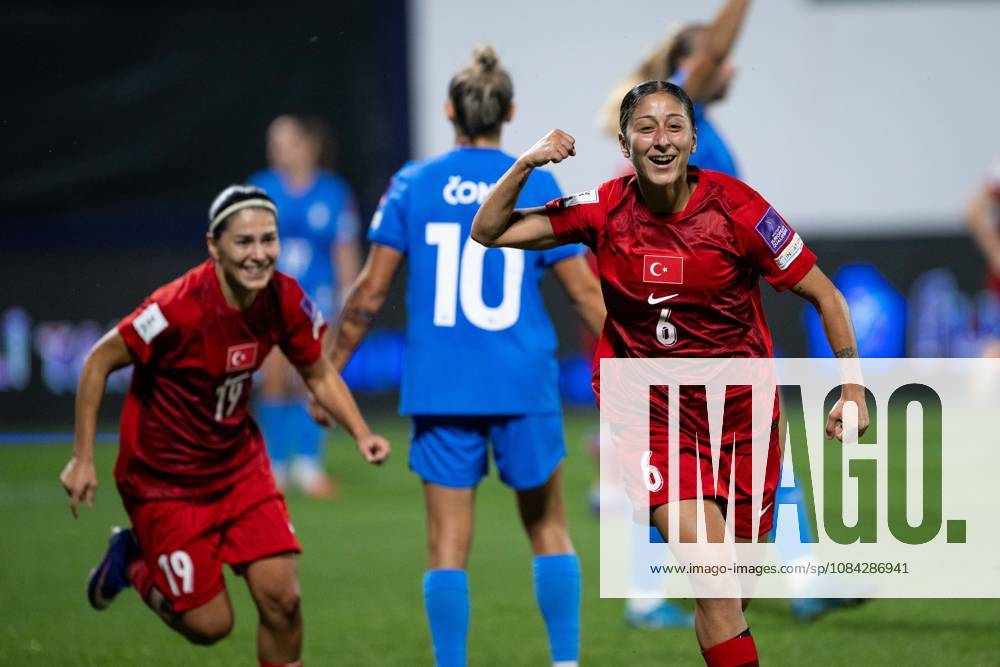 Turkiye v Slovenia - FIFA Women s World Cup 2027 European Qualifiers ISTANBUL, TURKIYE - OCTOBER 09: Selen Altunkulak (6) of Turkiye celebrates with her teammates after scoring a goal during the FIFA Women s World Cup 2027 European Qualifiers Play-offs Round 1 First Leg between Turkiye and Slovenia at Pendik Stadium in Istanbul, Turkiye, on October 09, 2026. Didem Mente Anadolu Istanbul Turkey. Editorial use only. Please get in touch for any other usage.