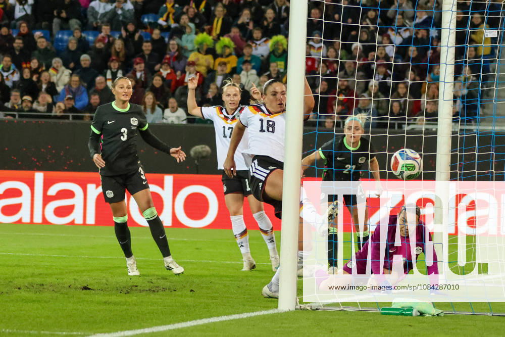 Karlsruhe, Deutschland: 09.10.2026 - Länderspiel Freundschaftsspiel - Deutschland Frauen vs. Australien Frauen Im Bild: Torschützin Melissa Kössler Koessler (Deutschland) macht das Tor zum 1:0 für Deutschland