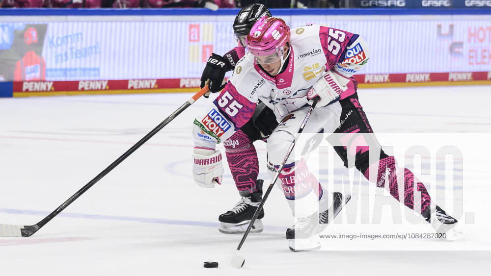 Im Bild v.l.: Jean-Luc Foudy (Eisbären Berlin 55), GER, Berlin, Eishockey, DEL 1, Eisbaeren Berlin vs Grizzlys Wolfsburg, in der Uber Arena, 09.10.2026,