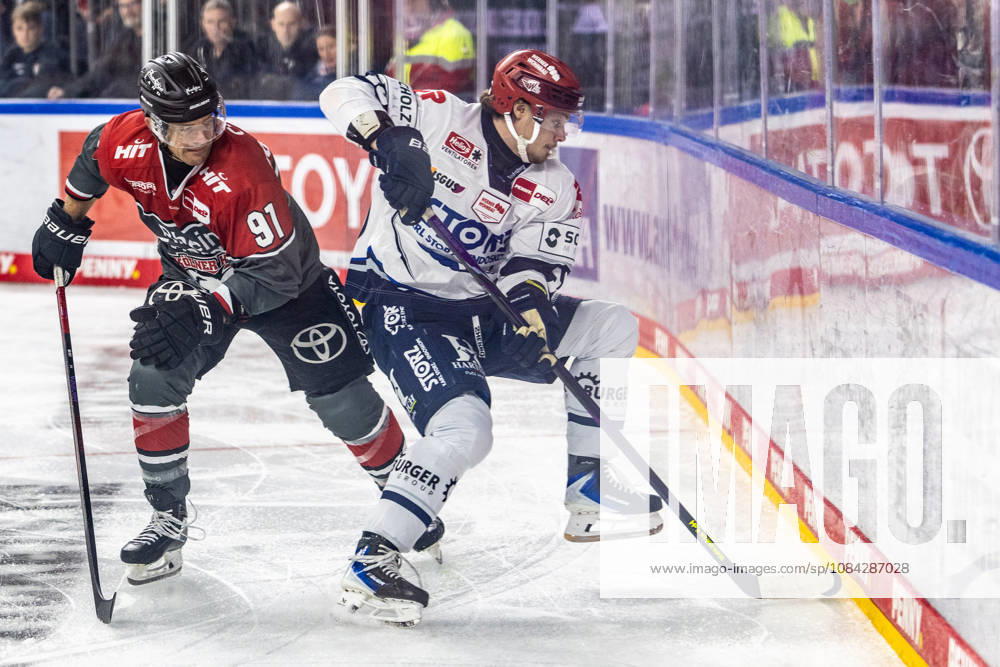 Reed Lebster (Schwenninger Wild Wings, 23) vs Moritz Mueller (Koelner Haie, 91) Koelner Haie vs. Schwenninger Wild Wings, Eishockey, Penny DEL, Spieltag 07, 2026 2027, 09.10.2026 Koelner Haie vs. Schwenninger Wild Wings, Eishockey, Penny DEL, Spieltag 07, 2026 2027, 09.10.2026 Koeln
