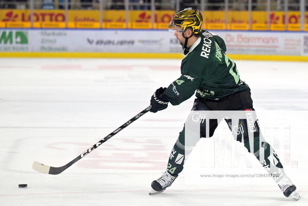 Cole Fonstad (Bietigheim Steelers, 24) am Puck Bietigheim Steelers vs. EC Bad Nauheim , Eishockey, DEL 2, 07.Hauptrundenspiel, Saison 2026 2027, 09.10.2026 Bietigheim Steelers vs. EC Bad Nauheim , Eishockey, DEL 2, 07.Hauptrundenspiel, Saison 2026 2027, 09.10.2026 Bietigheim