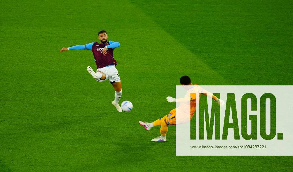 QPR goalkeeper Pierce Charles under pressure from Valentin Castellanos of West Ham United West Ham United v Queens Park Rangers, EFL Championship, Football, London Stadium, London, UK - 09 Oct 2026London London Stadium United Kingdom