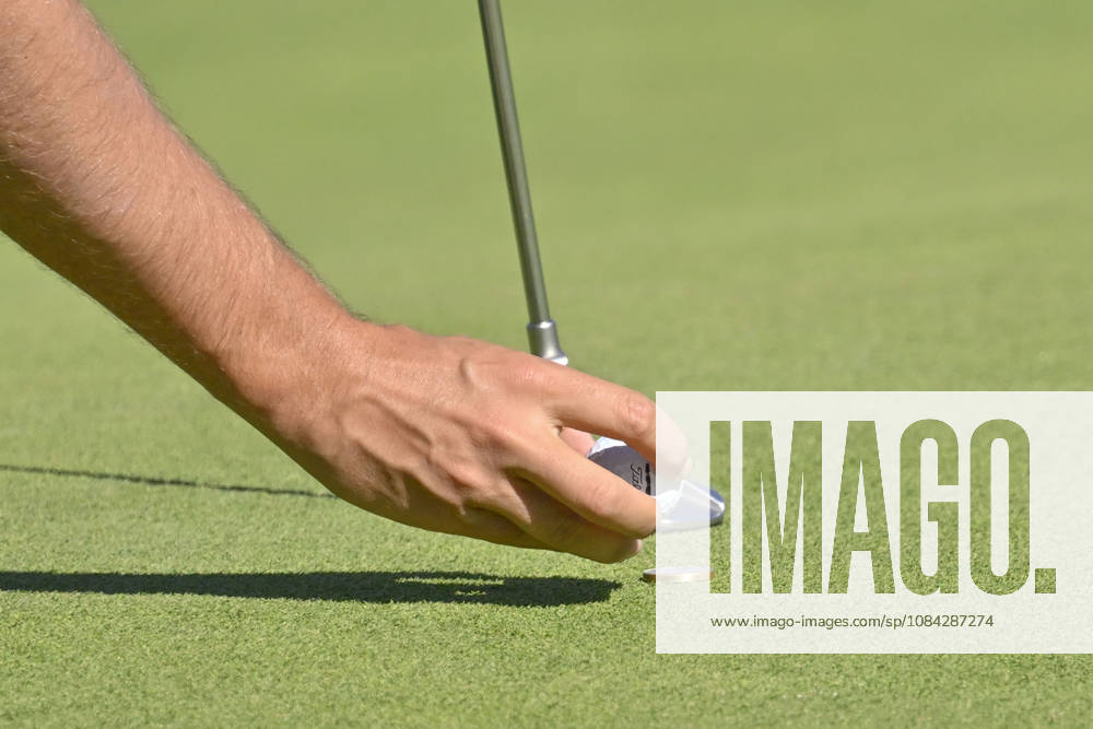 Close-up of a playerâ€⠢s hand placing the ball on the mark during the Open de Espao±a presented by Madrid at Club de Campo Villa de Madrid on October 09, 2026 in Madrid, Spain. Open GOLF De Spain Presented By Madrid - 10.09.26 (Second Day) - ZUMAc312 20261009_zsp_c312_432
