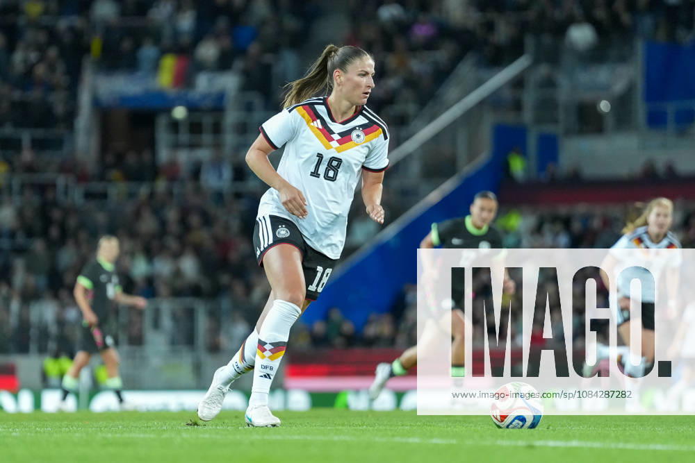 Melissa Kössler Melissa Koessler (Deutschland Frauen-Nationalmannschaft, 18) am Ball , Deutschland, Fussball, Länderspiel, Freundschaftsspiel, Testspiel, 2026 2027, Deutschland vs. Australien, 09.10.2026, BBBank Wildpark, Karlsruhe Karlsruhe BBBank Wildpark Baden-Wuerttemberg Deutschland