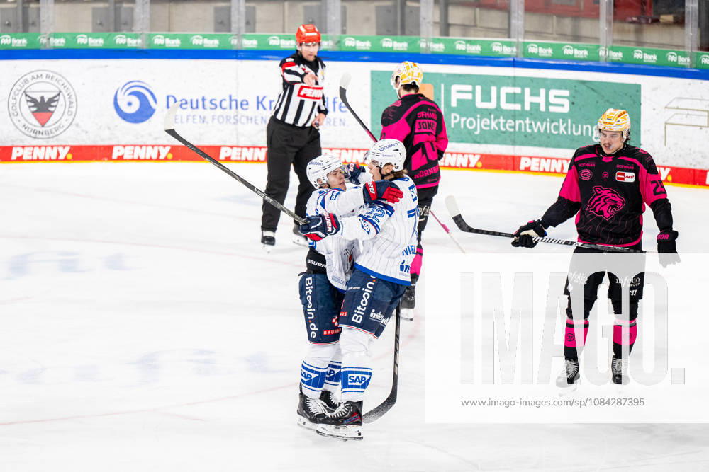Eishockey - Saison 2026 2027 - Penny DEL - Nürnberg Ice Tigers Icetigers - Adler Mannheim - ThHa - - Torjubel, Freude, Jubel Alexander Ehl (28, Adler Mannheim ) Lennard Nieleck (72, Adler Mannheim )