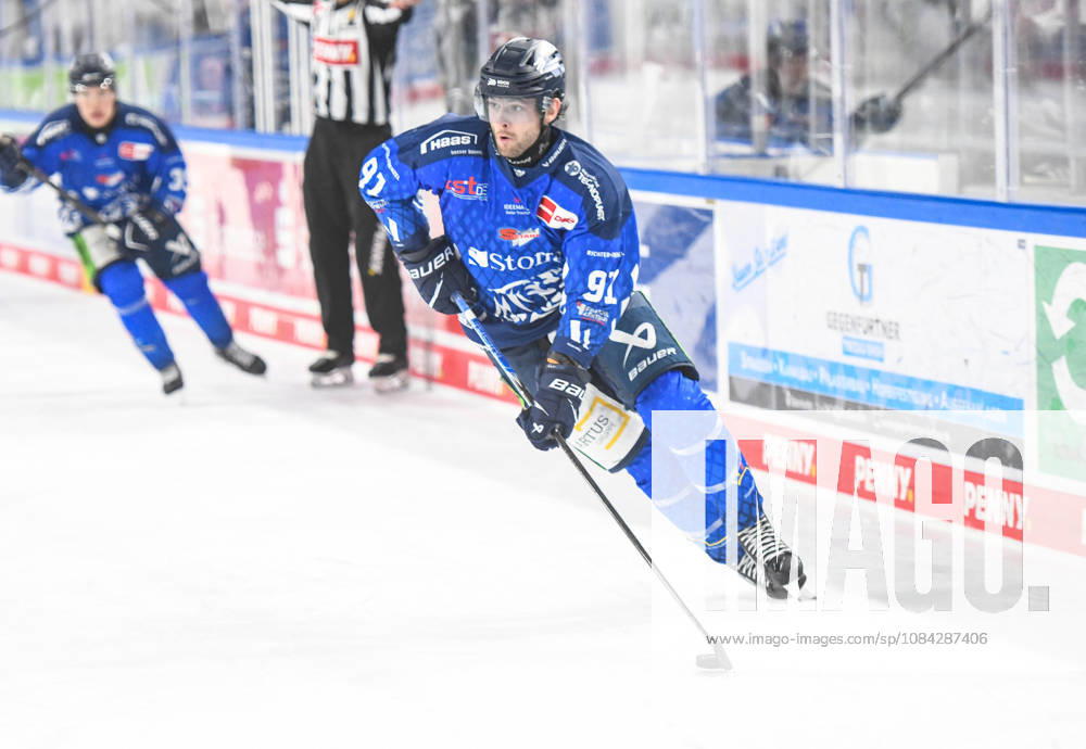 Straubing Tigers vs. Iserlohn Roosters, Eishockey, Deutsche Eishockey Liga, Penny DEL, 7.Spieltag, Saison 2026 2027, 09.10.2026 Hudson Elynuik (Straubing Tigers), Eishockey Herren, Deutsche Eishockey Liga, Penny DEL, 5.Spieltag, Saison 2026 2027 am 09.10.2026 im Eisstadion am Pulverturm, Straubing Tigers (blau) gegen Iserlohn Roosters (weiss)