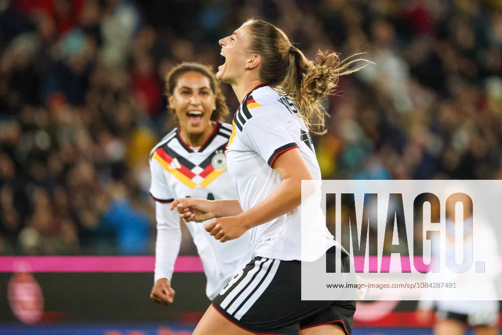 Karlsruhe, Deutschland: 09.10.2026 - Länderspiel Freundschaftsspiel - Deutschland Frauen vs. Australien Frauen Im Bild: Torschützin Melissa Kössler Koessler (Deutschland) macht das Tor zum 2:0 für Deutschland und jubelt