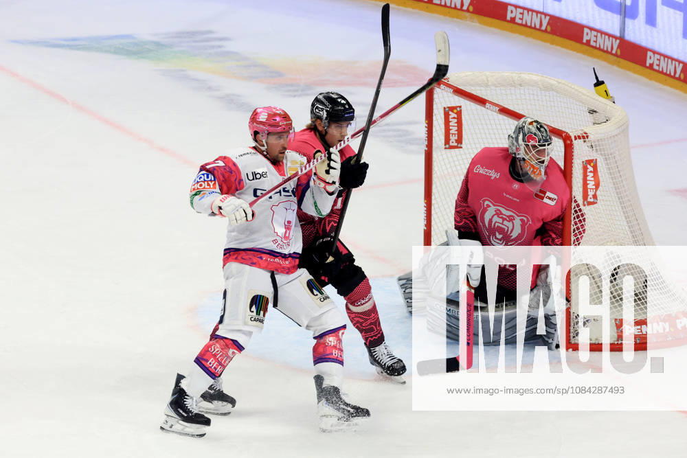 DEU, GER, Eishockey, Spieltag, Saison 2026 27, Berlin, Eisbaeren Berlin vs. Gabriel Fontaine ( Eisbaeren Berlin 97 ), , Dustin Strahlmeier ( Grizzly Wolfsburg 1 ), Tommy Pasanen ( Grizzly Wolfsburg 16 ) nordphoto GmbH Engler Stadt Uber-Arena Bundesland Land