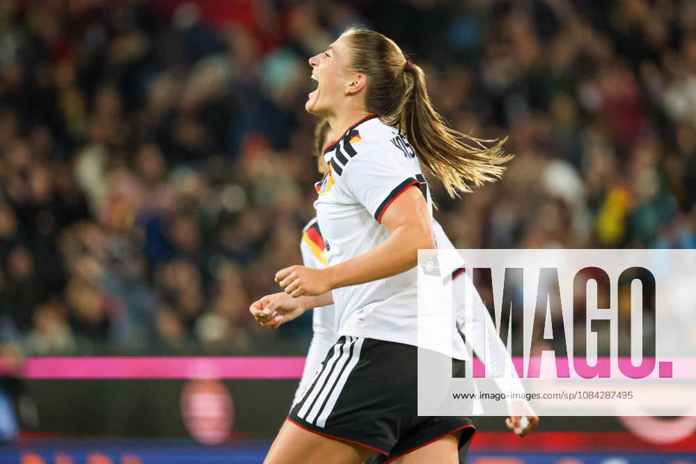 Karlsruhe, Deutschland: 09.10.2026 - Länderspiel Freundschaftsspiel - Deutschland Frauen vs. Australien Frauen Im Bild: Torschützin Melissa Kössler Koessler (Deutschland) macht das Tor zum 2:0 für Deutschland und jubelt