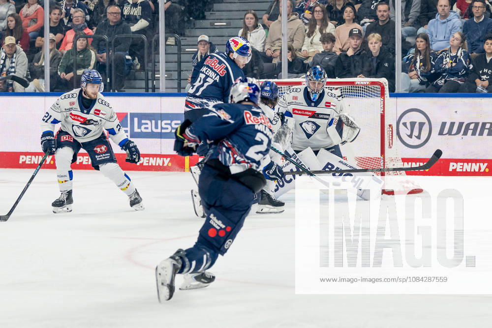 Jonas Stettmer (Torwart, ERC Ingolstadt, 01) erwartet den Schuss von Ryan Murphy (EHC Red Bull Muenchen, 24) GER, EHC Red Bull Muenchen vs. ERC Ingolstadt, DEL, Saison 2026 2027, 7. Spieltag, 09.10.2026. Foto: HMB Media Franz Feiner