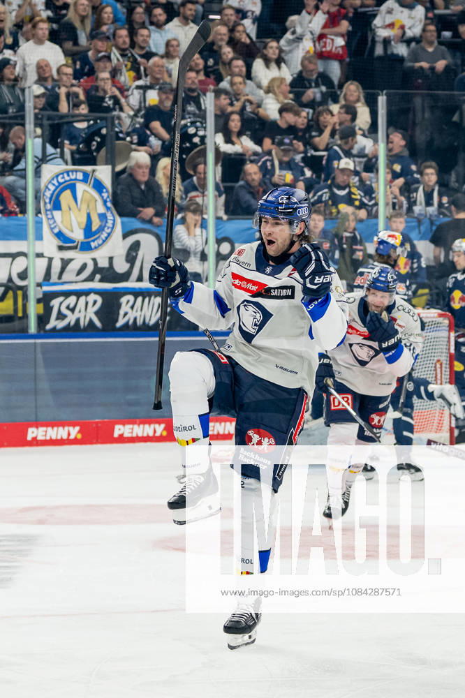 Sam Ruopp (ERC Ingolstadt, 02) bejubelt sein Tor zum 0:4 GER, EHC Red Bull Muenchen vs. ERC Ingolstadt, DEL, Saison 2026 2027, 7. Spieltag, 09.10.2026. Foto: HMB Media Franz Feiner