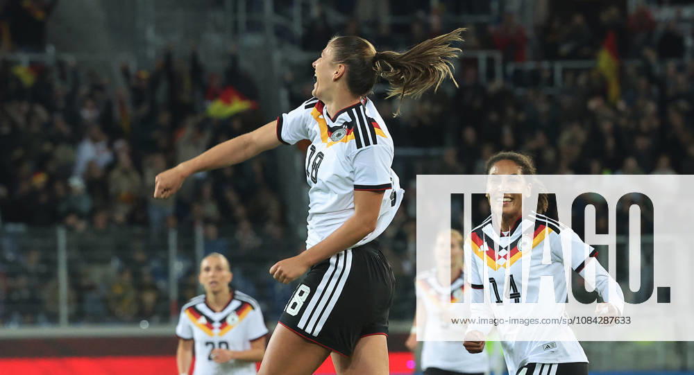Karlsruhe , Fußball Länderspiel Frauen Deutschland vs. Australien , Jubel Melissa Kössler ( GER ) nach ihrem Tor zum 2 : 0