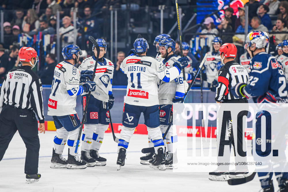 München, Deutschland. PENNY DEL, Deutsche Eishockey Liga, Saison 2026 27, 7. Spieltag: EHC Red Bull München gegen ERC Ingolstadt im SAP Garden in München. Ingolstadt beim Jubel, jubelnd, feiernd