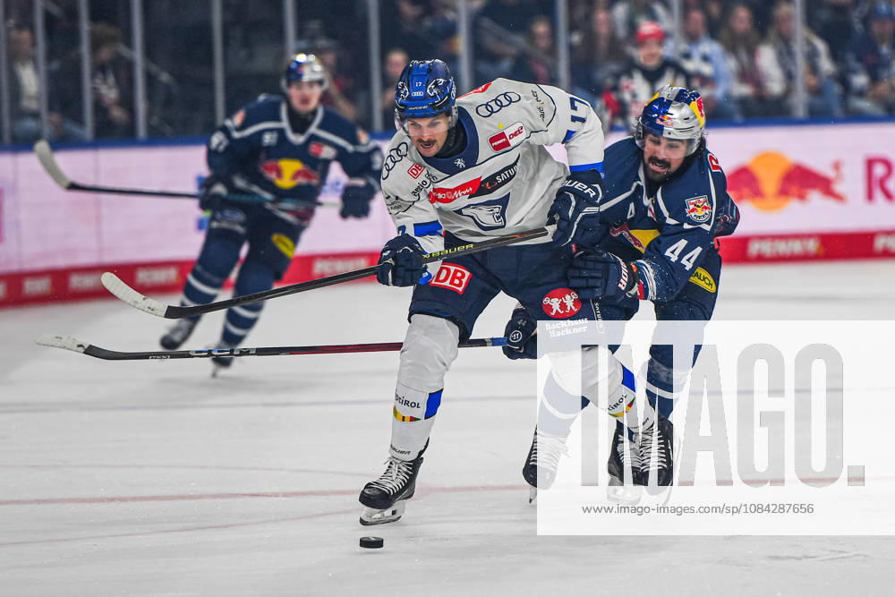 München, Deutschland. PENNY DEL, Deutsche Eishockey Liga, Saison 2026 27, 7. Spieltag: EHC Red Bull München gegen ERC Ingolstadt im SAP Garden in München. Abbott Girduckis (ERC Ingolstadt) im Zweikampf, im Duell, im Kampf um den Puck mit Trevor Carrick (EHC Red Bull München)