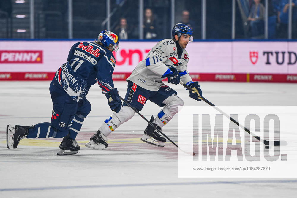 München, Deutschland. PENNY DEL, Deutsche Eishockey Liga, Saison 2026 27, 7. Spieltag: EHC Red Bull München gegen ERC Ingolstadt im SAP Garden in München. Kenny Agostino (ERC Ingolstadt) am Puck, mit dem Puck, in Puckbesitz