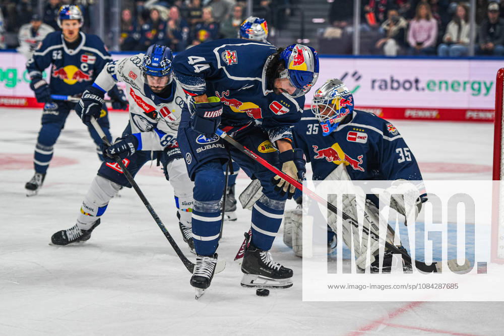 München, Deutschland. PENNY DEL, Deutsche Eishockey Liga, Saison 2026 27, 7. Spieltag: EHC Red Bull München gegen ERC Ingolstadt im SAP Garden in München. Trevor Carrick (EHC Red Bull München) am Puck, mit dem Puck, in Puckbesitz