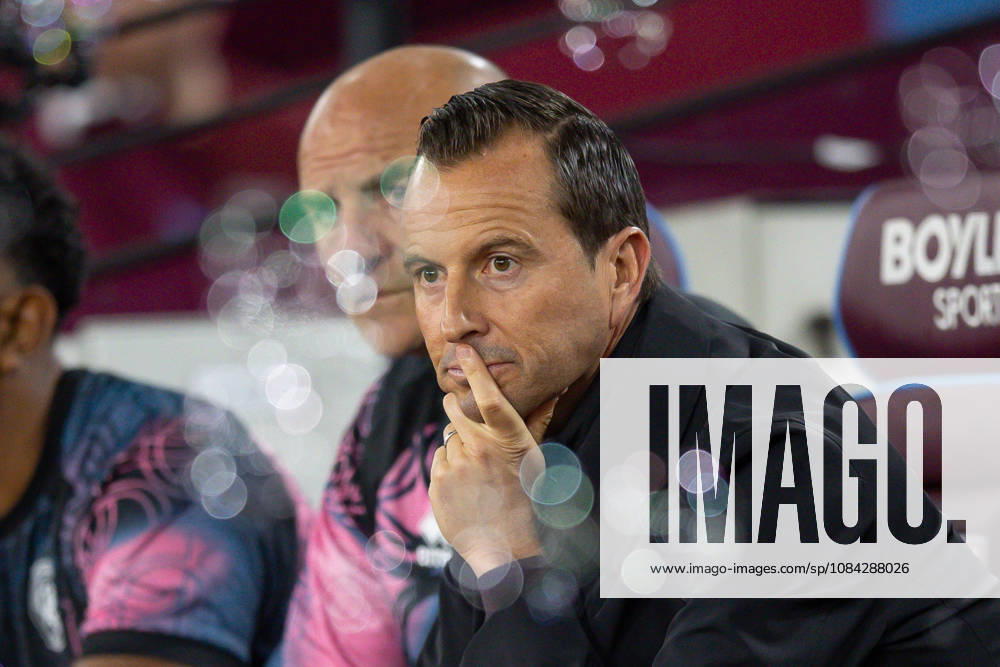 West Ham United v Queens Park Rangers, EFL Sky Bet Championship, EFL, Football, London Stadium, London, UK - 09 Oct 2026 Queens Park Rangers Head Coach Julien Stephan London London Stadium Stratford GBR, UK NEWSPAPERS OUT