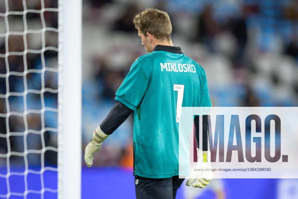 West Ham United v Queens Park Rangers, EFL Sky Bet Championship, EFL, Football, London Stadium, London, UK - 09 Oct 2026 Mads Hermansen of West Ham United wears a shirt in tribute to Ex West Ham Goalkeeper Ludek Miklosko during the pre-match warm up London London Stadium Stratford GBR, UK NEWSPAPERS OUT