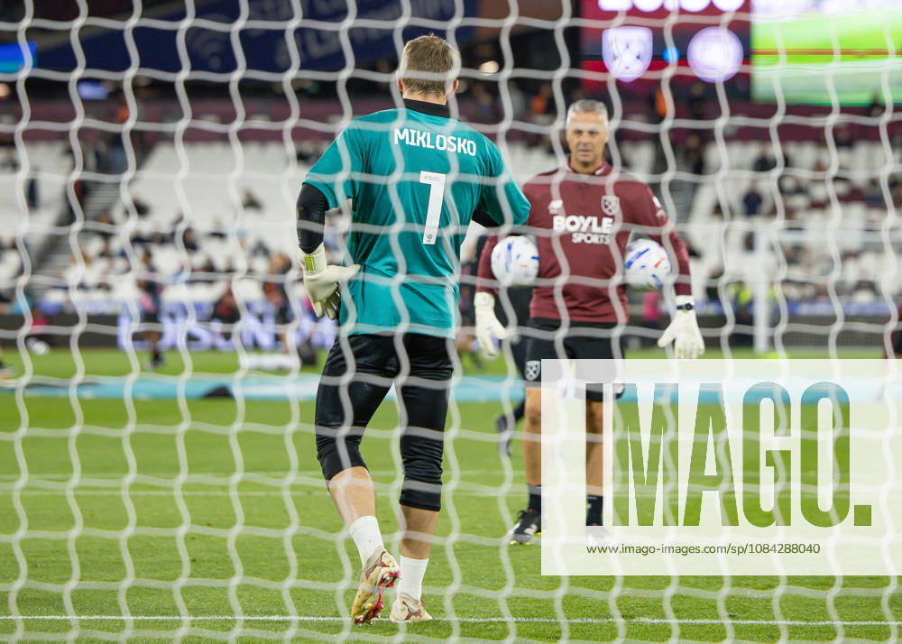 West Ham United v Queens Park Rangers, EFL Sky Bet Championship, EFL, Football, London Stadium, London, UK - 09 Oct 2026 Mads Hermansen of West Ham United wears a shirt in tribute to Ex West Ham Goalkeeper Ludek Miklosko during the pre-match warm up London London Stadium Stratford GBR, UK NEWSPAPERS OUT