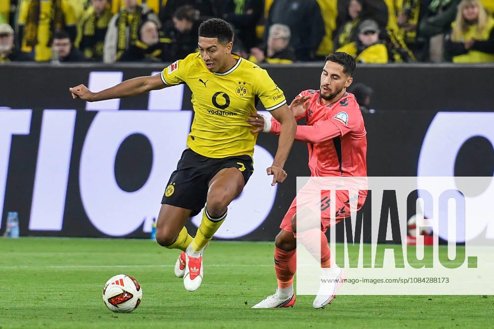 V. li. im Zweikampf Jobe Bellingham (Dortmund 7) Ludovit Reis (Bremen 15) 09.10.2026 ¢ Fussball ¢ Borussia Dortmund vs SV Werder Bremen, Signal Iduna Park, Dortmund, DFB DFL REGULATIONS PROHIBIT ANY USE OF PHOTOGRAPHS AS IMAGE SEQUENCES AND OR QUASI-VIDEO NRW Germany