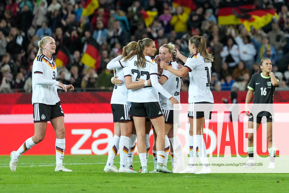 Torjubel, Emotionen, Torschuss, Abschluss, Torerfolg, Tor, Treffer, Jule Brand (Deutschland Frauen-Nationalmannschaft, 22), Franziska Kett (Deutschland Frauen-Nationalmannschaft, 17), Melissa Kössler Melissa Koessler (Deutschland Frauen-Nationalmannschaft, 18) , Deutschland, Fussball, Länderspiel, Freundschaftsspiel, Testspiel, 2026 2027, Deutschland vs. Australien, 09.10.2026, BBBank Wildpark, Karlsruhe Karlsruhe BBBank Wildpark Baden-Wuerttemberg Deutschland