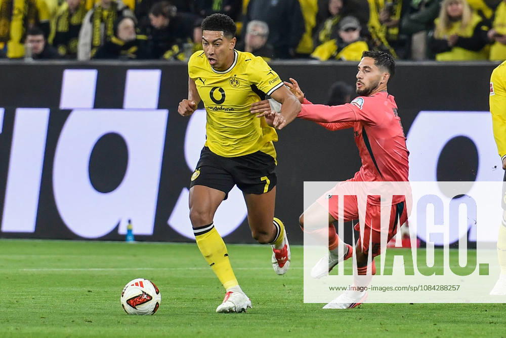 V. li. im Zweikampf Jobe Bellingham (Dortmund 7) Ludovit Reis (Bremen 15) 09.10.2026 ¢ Fussball ¢ Borussia Dortmund vs SV Werder Bremen, Signal Iduna Park, Dortmund, DFB DFL REGULATIONS PROHIBIT ANY USE OF PHOTOGRAPHS AS IMAGE SEQUENCES AND OR QUASI-VIDEO NRW Germany