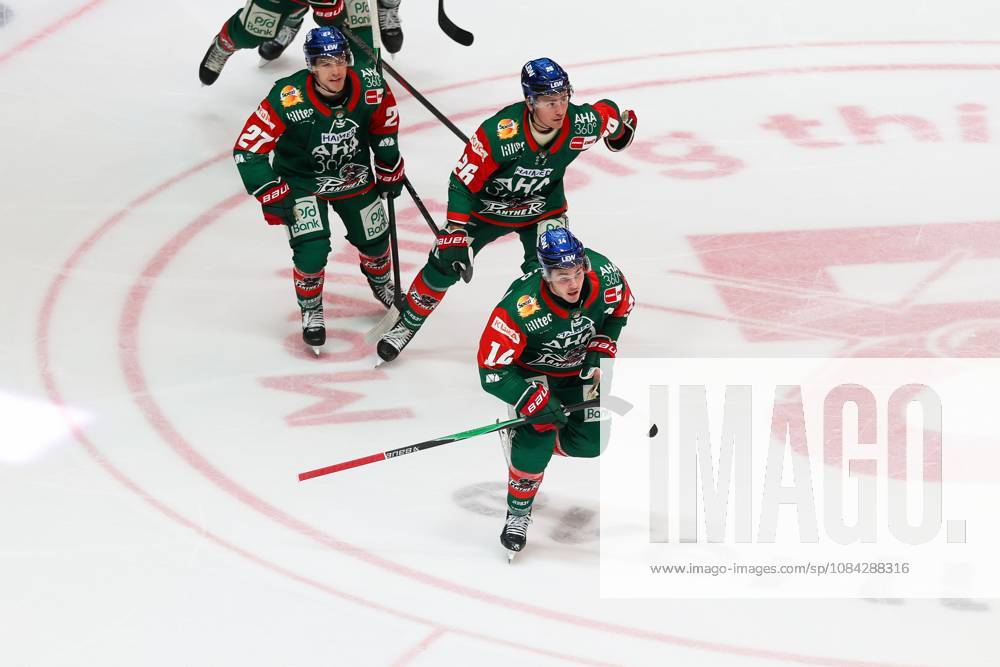Die Mannschaft freut sich ueber das Tor von D.J. Busdeker 14 (Augsburger Panther) zum 1:0, Augsburger Panther vs. Fischtown Pinguins, 7. Spieltag, Eishockey, Penny-DEL, 09.10.2026 Augsburg Bayern Deutschland