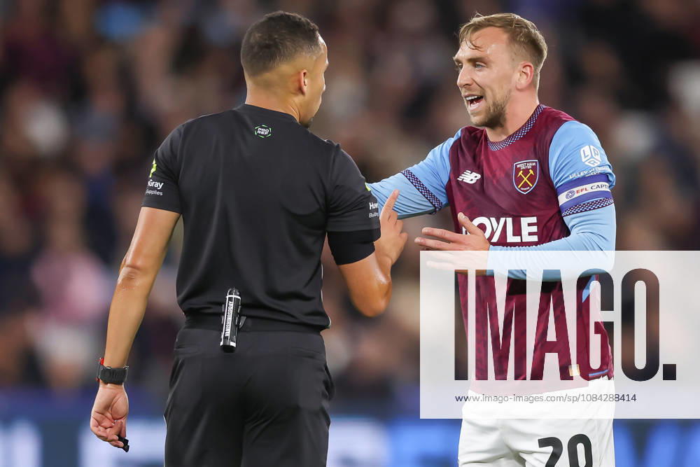 West Ham United v Queens Park Rangers, EFL Sky Bet Championship, EFL, Football, London Stadium, London, UK - 09 Oct 2026 Jarrod Bowen of West Ham United pleads with Referee Ruebyn Ricardo London London Stadium Stratford GBR, UK NEWSPAPERS OUT