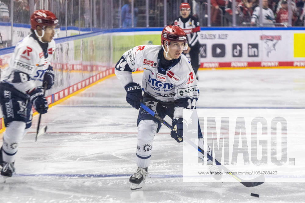 Curtis Valk (Schwenninger Wild Wings, 14, Austin Ortega (Schwenninger Wild Wings, 08) Koelner Haie vs. Schwenninger Wild Wings, Eishockey, Penny DEL, Spieltag 07, 2026 2027, 09.10.2026 Koelner Haie vs. Schwenninger Wild Wings, Eishockey, Penny DEL, Spieltag 07, 2026 2027, 09.10.2026 Koeln