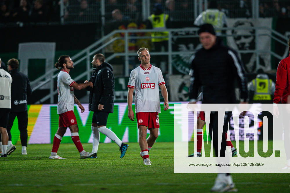 3. Liga, 8. Spieltag, SC Preußen Münster vs. Rot-Weiss Essen im LVM-Preußenstadion. Janne Sietan (Essen) enttäuschter Blick WICHTIGER HINWEIS: Gemäß den Vorgaben des DFB und der DFL ist es untersagt, in dem Stadion und oder vom Spiel angefertigte Fotoaufnahmen in Form von Sequenzbildern und oder videoähnlichen Fotostrecken zu verwerten bzw. verwerten zu lassen.