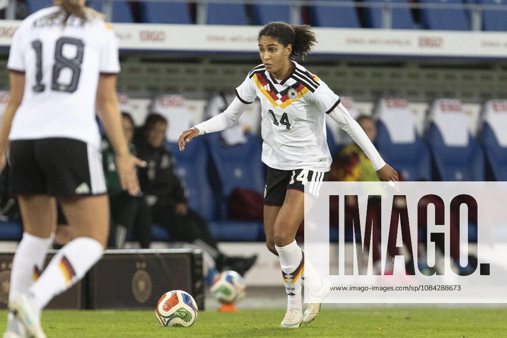 GER, Karlsruhe, football, womens football, International Friendly, Länderspiel, Nationalmannschaft Germany vs. Australia in the picture f.l.: Cora Zicai (Germany 14), action with the ball 09.10.2026, BBBank Wildpark Karlsruhe DFB REGULATIONS PROHIBIT ANY USE OF PHOTOGRAPHS AS IMAGE SEQUENCES AND OR QUASI-VIDEO, Karlsruhe BBBank Wildpark Baden-Wuerttemberg Germany