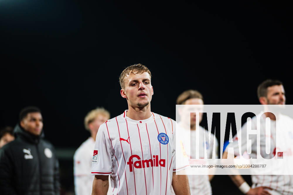 2. Bundesliga: Eintracht Braunschweig vs. Holstein Kiel, 09.10.2026 Gyan Gavin de Regt (Holstein Kiel, 11) mit gesenkten Kopf; Fußball, 2. Bundesliga, 7. Spieltag: Eintracht Braunschweig vs. Holstein Kiel am 09.10.2026 im Eintracht-Stadion, Braunschweig DFL REGULATIONS PROHIBIT ANY USE OF PHOTOGRAPHS AS IMAGE SEQUENCES AND OR QUASI-VIDEO.