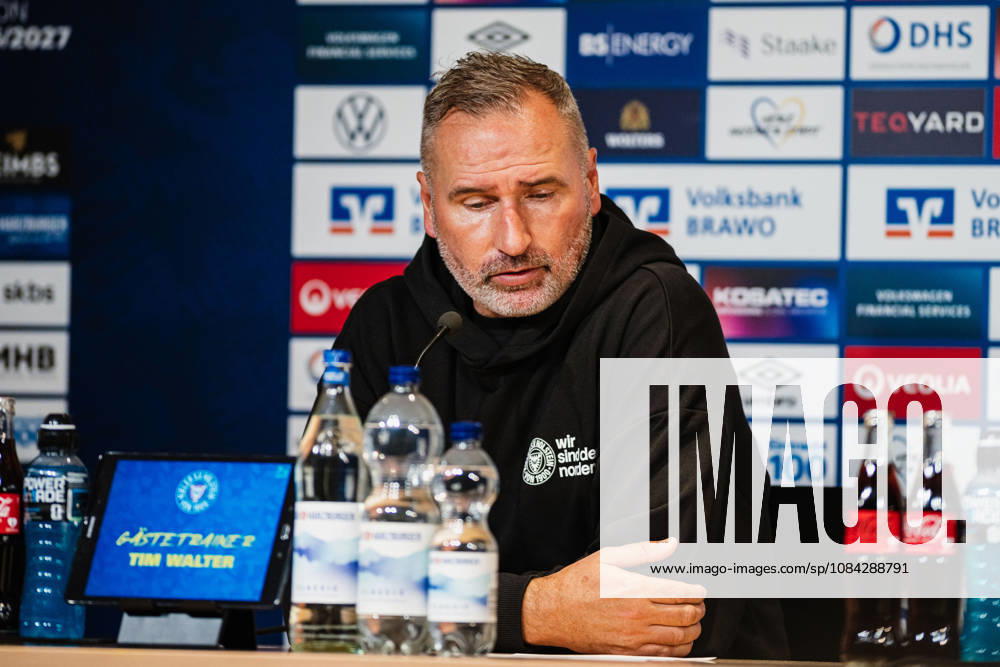 2. Bundesliga: Eintracht Braunschweig vs. Holstein Kiel, 09.10.2026 Tim Walter (Trainer Holstein Kiel) bei der Pressekonferenz; Fußball, 2. Bundesliga, 7. Spieltag: Eintracht Braunschweig vs. Holstein Kiel am 09.10.2026 im Eintracht-Stadion, Braunschweig DFL REGULATIONS PROHIBIT ANY USE OF PHOTOGRAPHS AS IMAGE SEQUENCES AND OR QUASI-VIDEO.