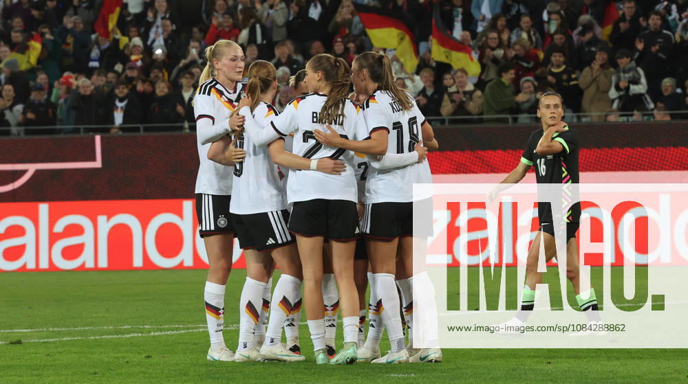 Karlsruhe , Fußball Länderspiel Frauen Deutschland vs. Australien , Jubel Deutschland