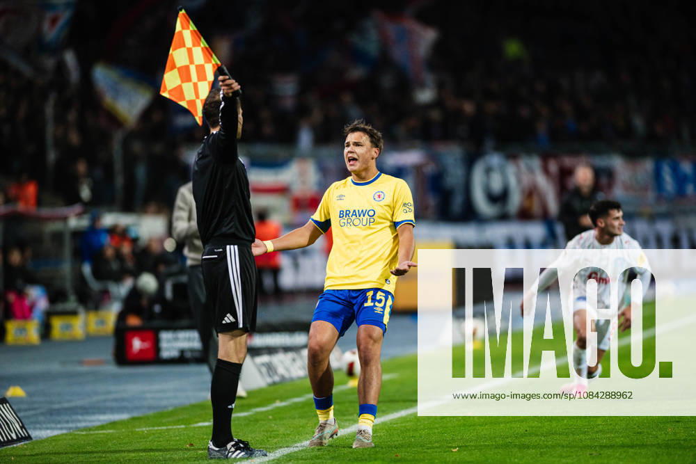 2. Bundesliga: Eintracht Braunschweig vs. Holstein Kiel, 09.10.2026 Max Marie (Eintracht Braunschweig, 15) regt sich auf beim Linienrichter; Fußball, 2. Bundesliga, 7. Spieltag: Eintracht Braunschweig vs. Holstein Kiel am 09.10.2026 im Eintracht-Stadion, Braunschweig DFL REGULATIONS PROHIBIT ANY USE OF PHOTOGRAPHS AS IMAGE SEQUENCES AND OR QUASI-VIDEO.