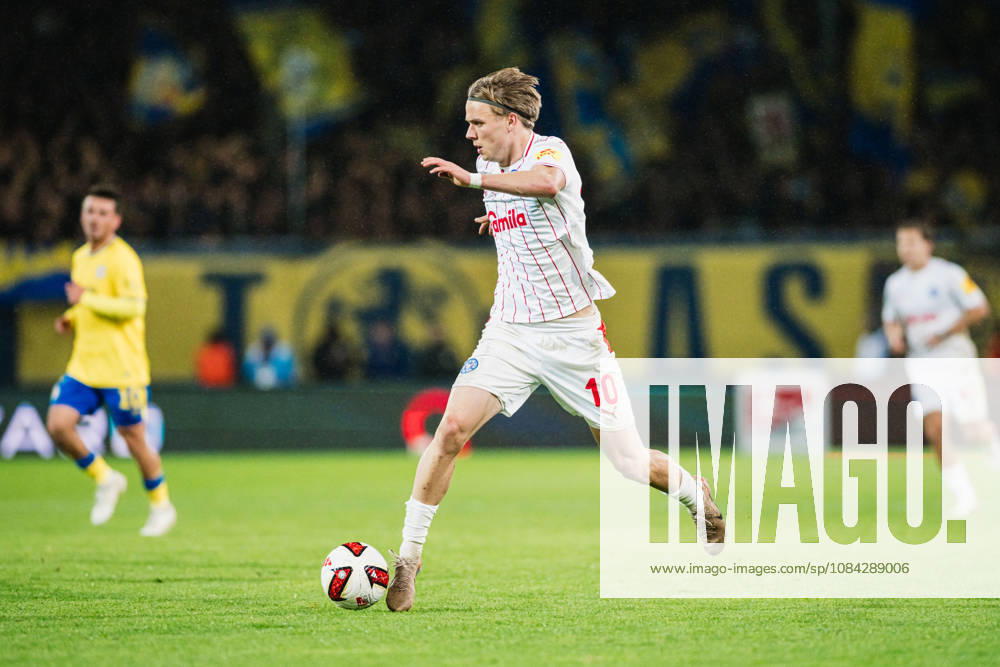2. Bundesliga: Eintracht Braunschweig vs. Holstein Kiel, 09.10.2026 Jonas Therkelsen (Holstein Kiel, 10) am Ball; Fußball, 2. Bundesliga, 7. Spieltag: Eintracht Braunschweig vs. Holstein Kiel am 09.10.2026 im Eintracht-Stadion, Braunschweig DFL REGULATIONS PROHIBIT ANY USE OF PHOTOGRAPHS AS IMAGE SEQUENCES AND OR QUASI-VIDEO.