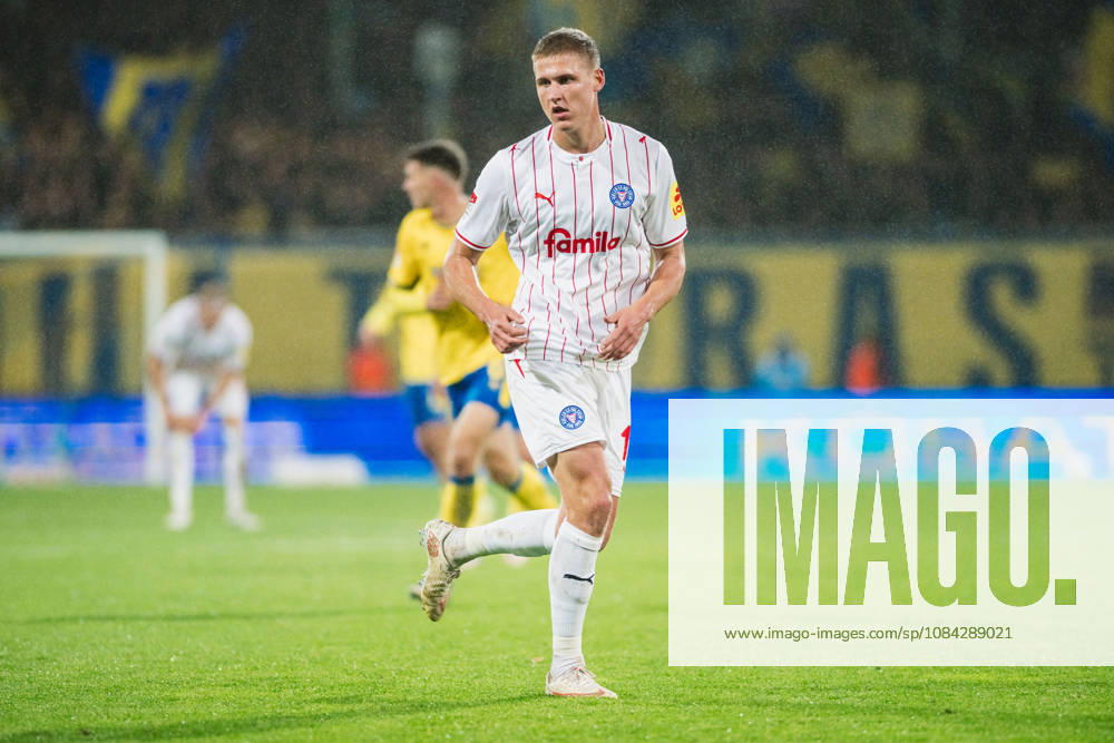 2. Bundesliga: Eintracht Braunschweig vs. Holstein Kiel, 09.10.2026 Phil Harres (Holstein Kiel, 19); Fußball, 2. Bundesliga, 7. Spieltag: Eintracht Braunschweig vs. Holstein Kiel am 09.10.2026 im Eintracht-Stadion, Braunschweig DFL REGULATIONS PROHIBIT ANY USE OF PHOTOGRAPHS AS IMAGE SEQUENCES AND OR QUASI-VIDEO.