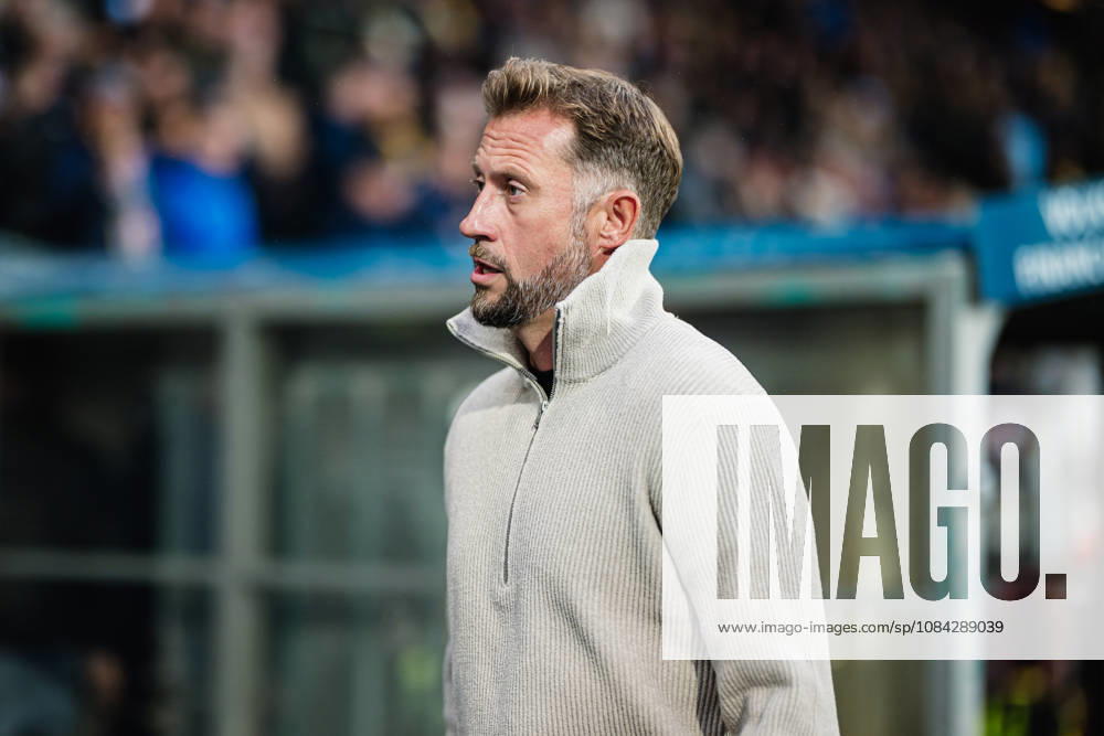 2. Bundesliga: Eintracht Braunschweig vs. Holstein Kiel, 09.10.2026 Lars Kornetka (Trainer Eintracht Braunschweig); Fußball, 2. Bundesliga, 7. Spieltag: Eintracht Braunschweig vs. Holstein Kiel am 09.10.2026 im Eintracht-Stadion, Braunschweig DFL REGULATIONS PROHIBIT ANY USE OF PHOTOGRAPHS AS IMAGE SEQUENCES AND OR QUASI-VIDEO.