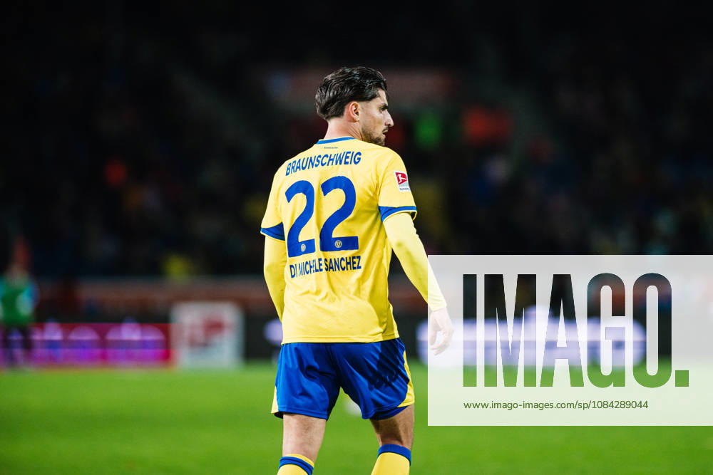 2. Bundesliga: Eintracht Braunschweig vs. Holstein Kiel, 09.10.2026 Fabio Di Michele Sanchez (Eintracht Braunschweig, 22); Fußball, 2. Bundesliga, 7. Spieltag: Eintracht Braunschweig vs. Holstein Kiel am 09.10.2026 im Eintracht-Stadion, Braunschweig DFL REGULATIONS PROHIBIT ANY USE OF PHOTOGRAPHS AS IMAGE SEQUENCES AND OR QUASI-VIDEO.