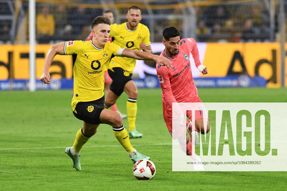 Nico Schlotterbeck (Borussia Dortmund) und Ludovic Reis (Werder Bremen) im Zweikampf waehrend des Spiels der 1. Bundesliga zwischen Borussia Dortmund und SV Werder Bremen, Signal Iduna Park am 09. October 2026 in Dortmund, Deutschland. (Foto von Ralf Treese DeFodi Images) +++ Nico Schlotterbeck (Borussia Dortmund) und Ludovic Reis (Werder Bremen) battle for the ball during the Bundesliga match between Borussia Dortmund and SV Werder Bremen at Signal Iduna Park on October 9, 2026 in Dortmund, Germany. (Photo by Ralf Treese DeFodi Images) DFB DFL REGULATIONS PROHIBIT ANY USE OF PHOTOGRAPHS AS IMAGE SEQUENCES AND OR QUASI-VIDEO. (Photo by Ralf Treese DeFodi Images) -