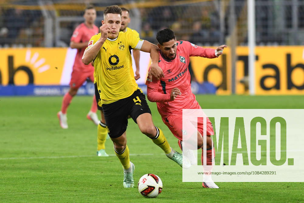 Nico Schlotterbeck (Borussia Dortmund) und Ludovic Reis (Werder Bremen) im Zweikampf waehrend des Spiels der 1. Bundesliga zwischen Borussia Dortmund und SV Werder Bremen, Signal Iduna Park am 09. October 2026 in Dortmund, Deutschland. (Foto von Ralf Treese DeFodi Images) +++ Nico Schlotterbeck (Borussia Dortmund) und Ludovic Reis (Werder Bremen) battle for the ball during the Bundesliga match between Borussia Dortmund and SV Werder Bremen at Signal Iduna Park on October 9, 2026 in Dortmund, Germany. (Photo by Ralf Treese DeFodi Images) DFB DFL REGULATIONS PROHIBIT ANY USE OF PHOTOGRAPHS AS IMAGE SEQUENCES AND OR QUASI-VIDEO. (Photo by Ralf Treese DeFodi Images) -