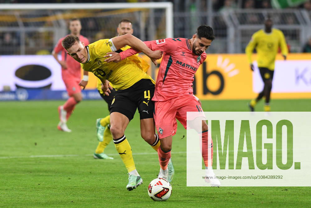 Nico Schlotterbeck (Borussia Dortmund) und Ludovic Reis (Werder Bremen) im Zweikampf waehrend des Spiels der 1. Bundesliga zwischen Borussia Dortmund und SV Werder Bremen, Signal Iduna Park am 09. October 2026 in Dortmund, Deutschland. (Foto von Ralf Treese DeFodi Images) +++ Nico Schlotterbeck (Borussia Dortmund) und Ludovic Reis (Werder Bremen) battle for the ball during the Bundesliga match between Borussia Dortmund and SV Werder Bremen at Signal Iduna Park on October 9, 2026 in Dortmund, Germany. (Photo by Ralf Treese DeFodi Images) DFB DFL REGULATIONS PROHIBIT ANY USE OF PHOTOGRAPHS AS IMAGE SEQUENCES AND OR QUASI-VIDEO. (Photo by Ralf Treese DeFodi Images) -