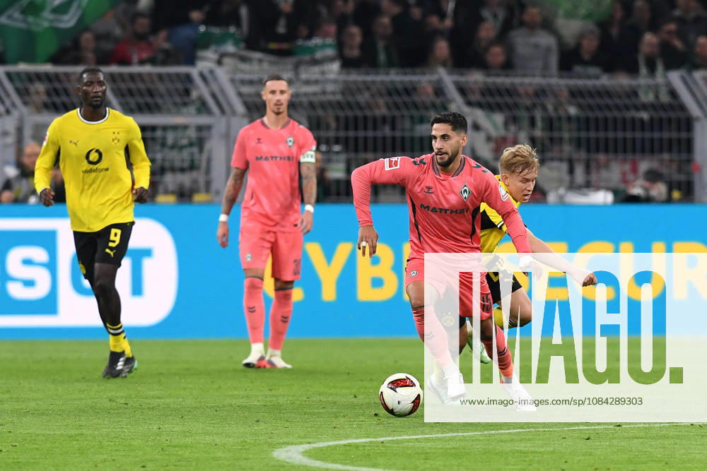 Ludovic Reis (Werder Bremen) in Aktion, am Ball, Einzelaktion waehrend des Spiels der 1. Bundesliga zwischen Borussia Dortmund und SV Werder Bremen, Signal Iduna Park am 09. October 2026 in Dortmund, Deutschland. (Foto von Ralf Treese DeFodi Images) +++ Ludovic Reis (Werder Bremen) controls the ball during the Bundesliga match between Borussia Dortmund and SV Werder Bremen at Signal Iduna Park on October 9, 2026 in Dortmund, Germany. (Photo by Ralf Treese DeFodi Images) DFB DFL REGULATIONS PROHIBIT ANY USE OF PHOTOGRAPHS AS IMAGE SEQUENCES AND OR QUASI-VIDEO. (Photo by Ralf Treese DeFodi Images) -